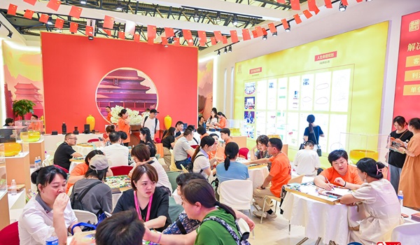 18luck皮蛋闭幕沪上接棒 上海空间饰面及全屋软装展8月焕新启幕！(图3)
